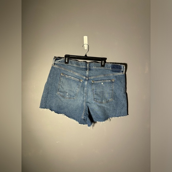Abercrombie & Fitch The 4” Mom High Rise Short Size 35 - Picture 3 of 5